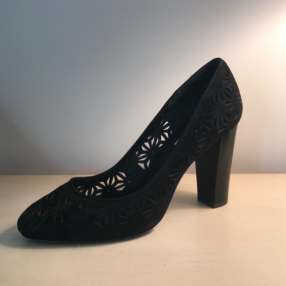 LAUREN RALPH LAUREN LEATHER VIONA ll EYELET HEELS - Picture 11 of 15